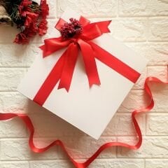 Beyaz Hediye Kutusu (25 x 25 x 8 cm)