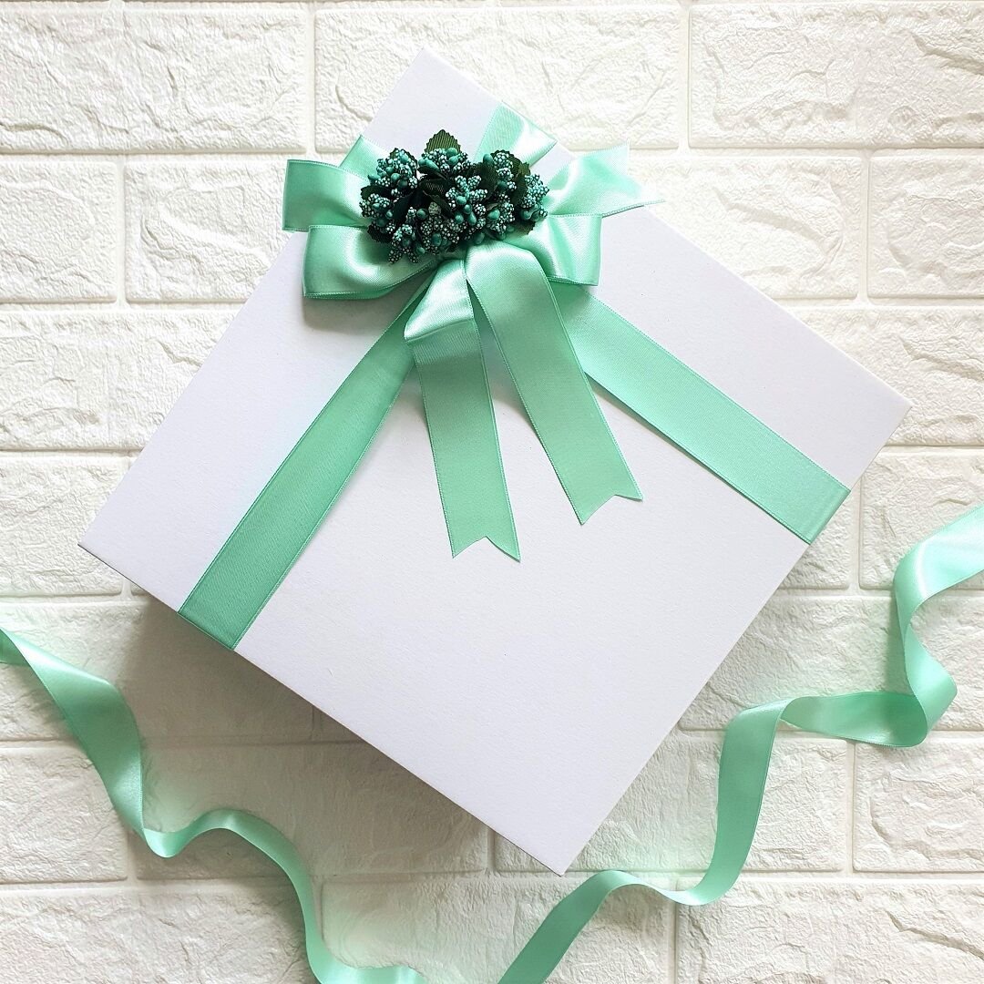 Beyaz Hediye Kutusu (25 x 25 x 8 cm) Açık Mint Tasarım
