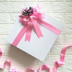 Beyaz Hediye Kutusu (30 x 30 x 10 cm) Açık Pembe Tasarım