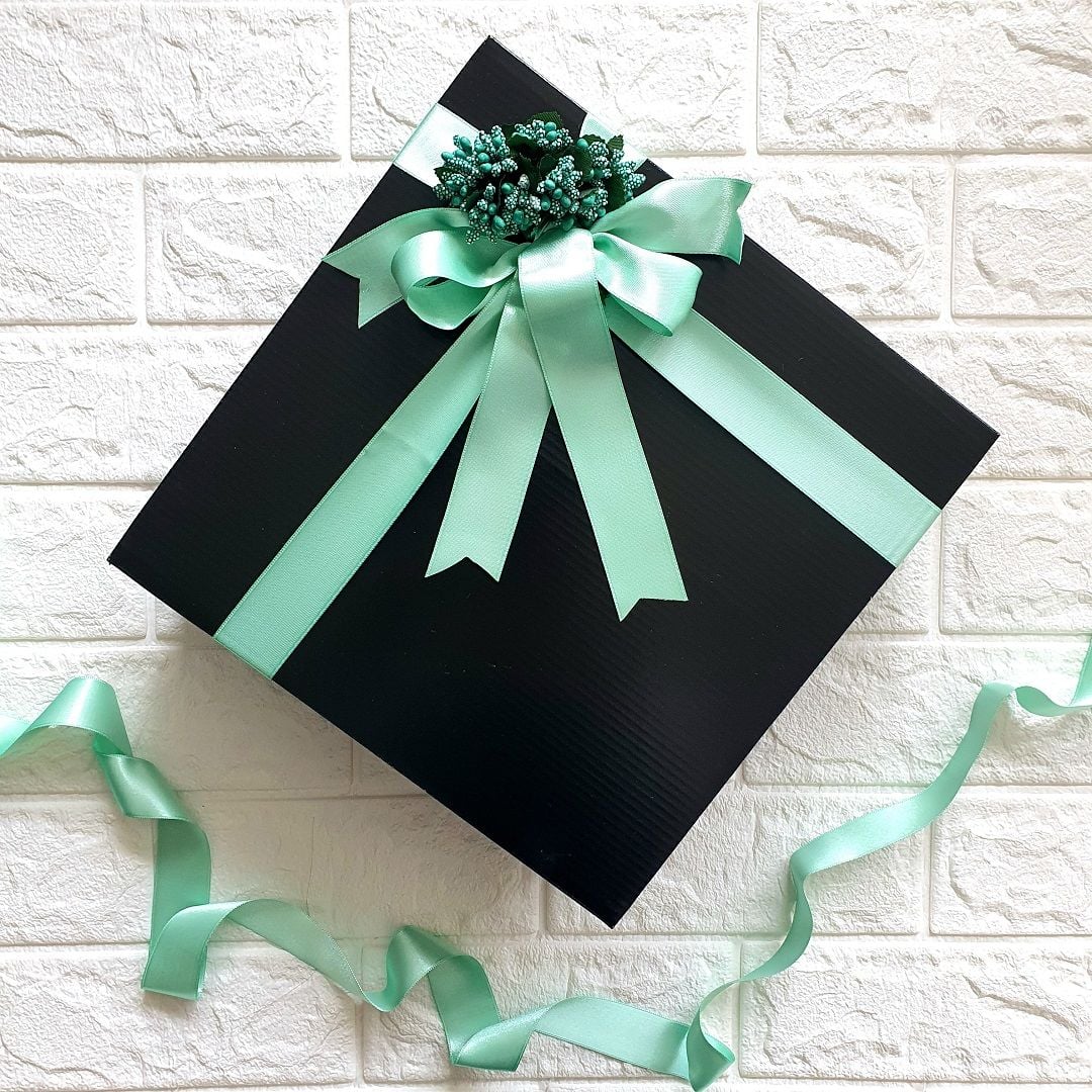 Siyah Hediye Kutusu (30 x 30 x 10 cm) Açık Mint Tasarım