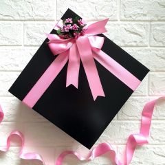 Siyah Hediye Kutusu (30 x 30 x 10 cm) Açık Pembe Tasarım