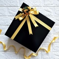 Siyah Hediye Kutusu (30 x 30 x 10 cm) Sarı Tasarım