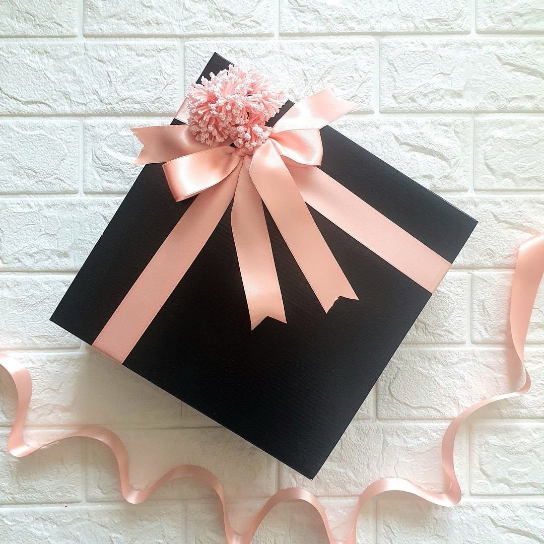 Siyah Hediye Kutusu (30 x 30 x 10 cm) Somon Tasarım
