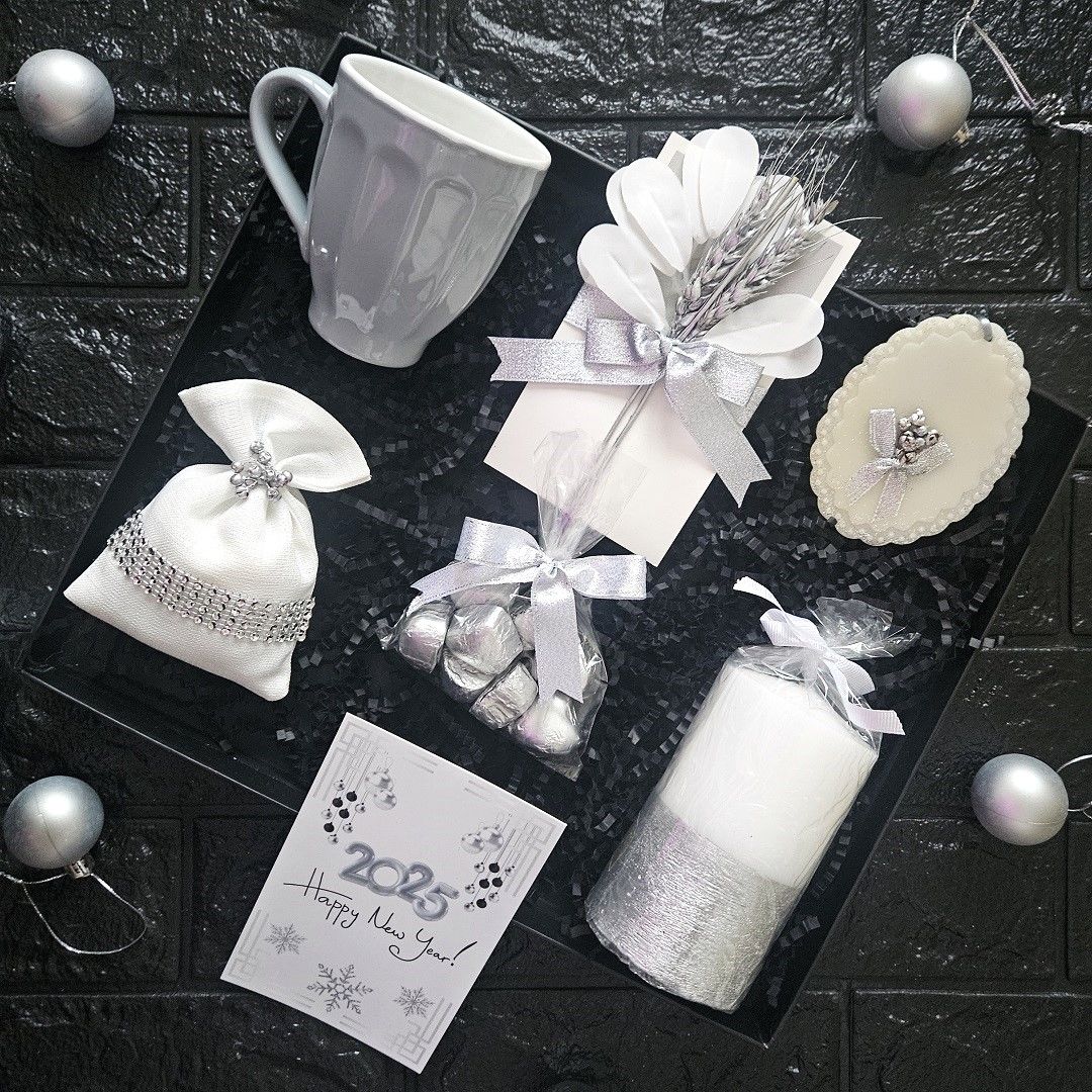 A Shiny Year Silver - Yeni Yıl Hediye Kutusu