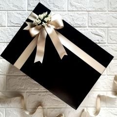 Siyah Hediye Kutusu - Bej Tasarım (35 x 25 x 12 cm)