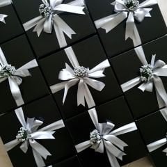Siyah Hediye Kutusu Gümüş Premium (25 x 25 x 10 cm)
