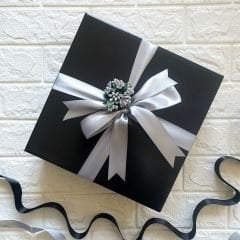 Siyah Hediye Kutusu Gümüş Premium (25 x 25 x 10 cm)